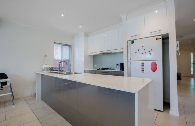 Superb Luxe 5BR House@point Cook Near Lake - Photo 15