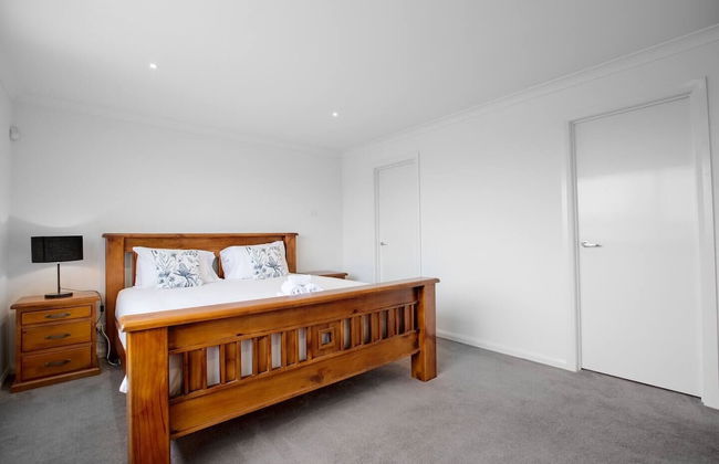 Superb Luxe 5BR House@point Cook Near Lake - Photo 6