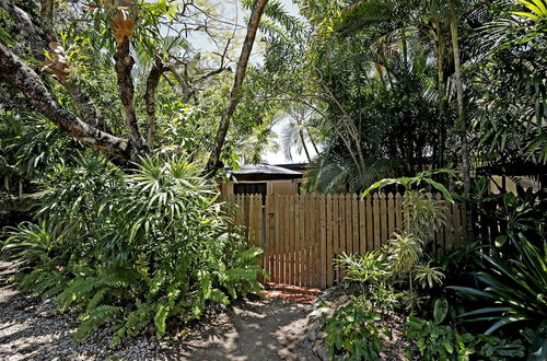 Photo 14 - Rare Modern Unit with Private Fenced Garden Close to the Beach PC4