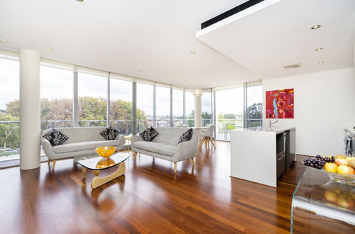 Photo 8 - Luxury Modern Double Ensuite Apartment