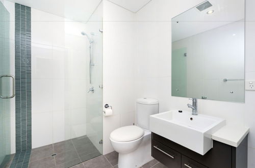 Photo 13 - Luxury Modern Double Ensuite Apartment