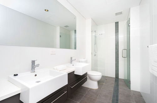 Foto 11 - Luxury Modern Double Ensuite Apartment