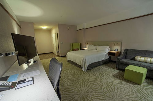 Photo 12 - Hilton Garden Inn Montreal Airport