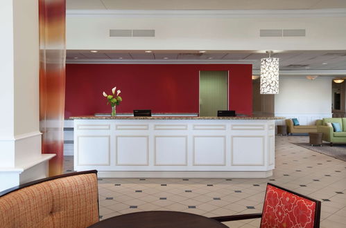 Photo 4 - Hilton Garden Inn Montreal Airport