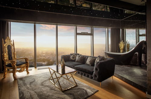 Photo 18 - Apartments in Sky Tower with Bathtub near the window