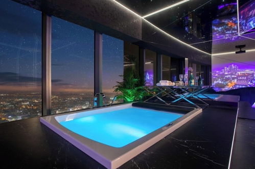 Photo 59 - Apartments in Sky Tower with Bathtub near the window