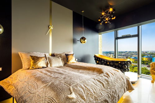 Photo 5 - Apartments in Sky Tower with Bathtub near the window