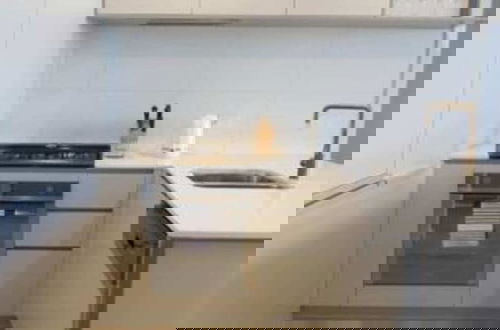 Foto 12 - New Spacious 2 Bedroom With Gorgeous City Views