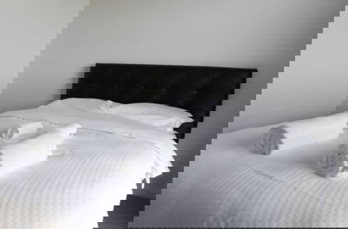 Foto 5 - New Spacious 2 Bedroom With Gorgeous City Views