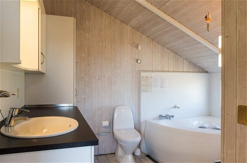 Photo 13 - 7 Person Holiday Home in Hvide Sande