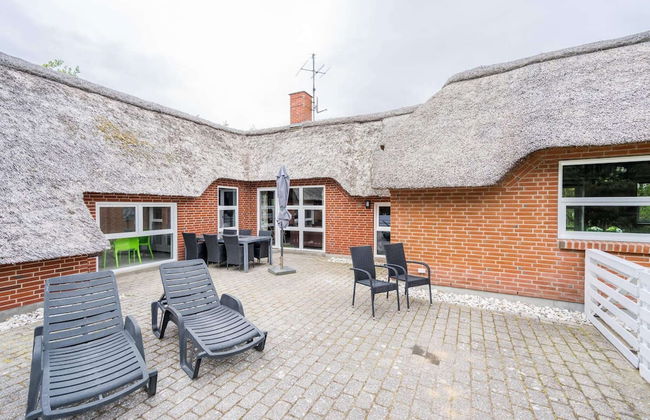 8 Person Holiday Home in Blavand - Foto 37