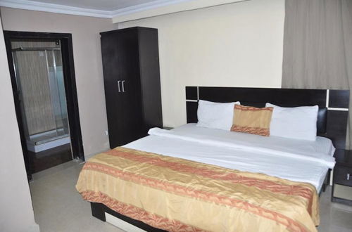 Photo 4 - Beni Apartment And Suites