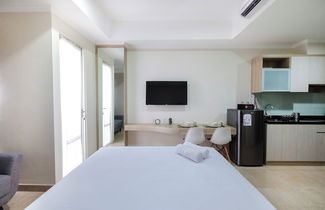 Photo 3 - Minimalist Studio Menteng Park Apartment