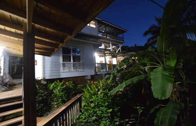 Mariposa Lodge - Photo 3