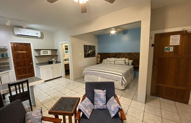 Mariposa Lodge - Photo 6