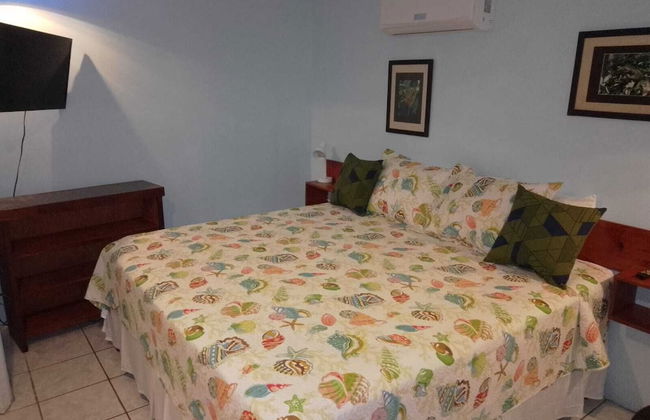 Mariposa Lodge - Photo 17