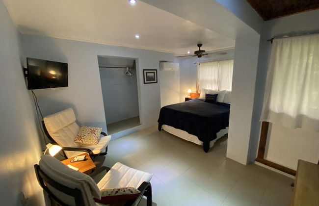 Mariposa Lodge - Photo 10