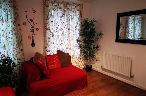 Photo 25 - Modern and Cosy Apartment in North London, UK