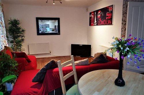 Photo 24 - Modern and Cosy Apartment in North London, UK