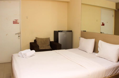 Foto 1 - Comfy And Best Location Studio Room At Bassura City Apartment