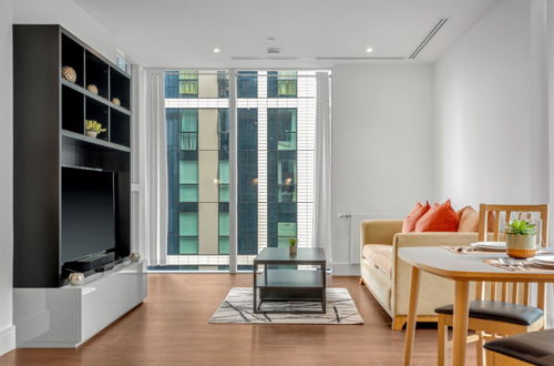 Photo 12 - Stunning Serviced Apartment-Canary Wharf