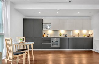 Photo 3 - Stunning Serviced Apartment-Canary Wharf