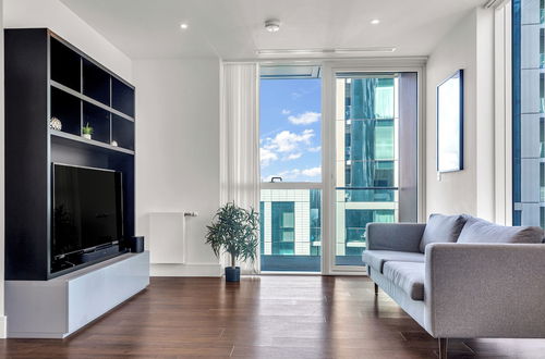 Photo 13 - Stunning Serviced Apartment-Canary Wharf