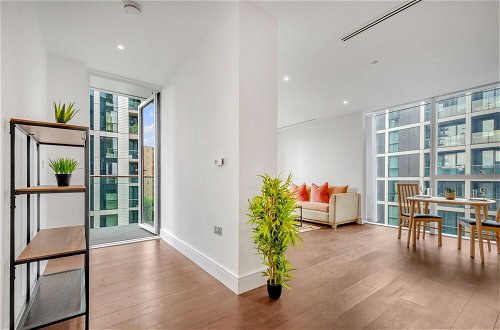 Photo 8 - Stunning Serviced Apartment-Canary Wharf