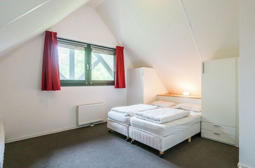 Photo 10 - Comfortably Furnished Vacation Home at Slotermeer Lake