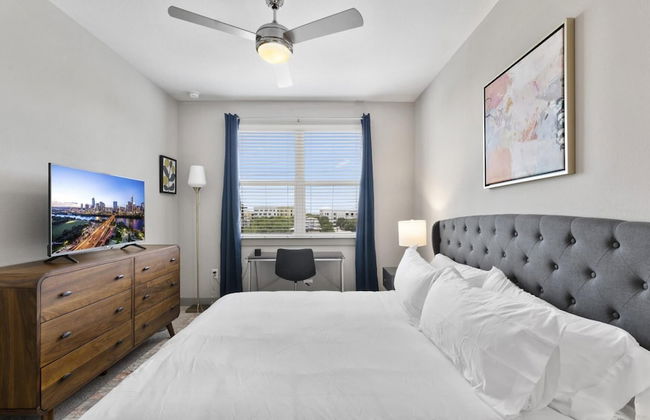 Modern 1BR King Suite Close to Downtown w Fast Wifi - Foto 8