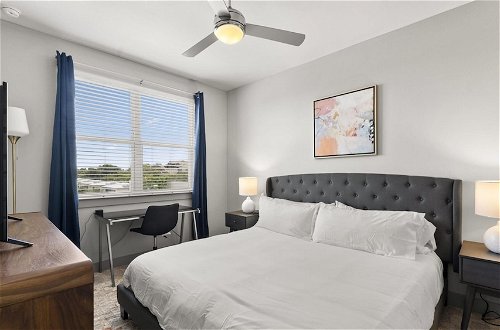 Photo 2 - Modern 1BR King Suite Close to Downtown w Fast Wifi