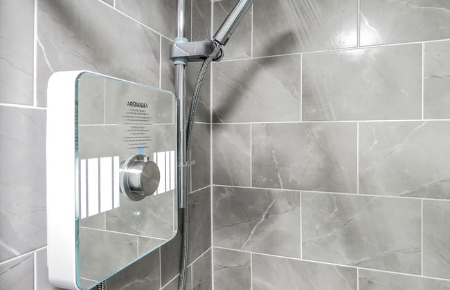 Tudors eSuites Birmingham House with Private Garden Free Parking - Foto 13