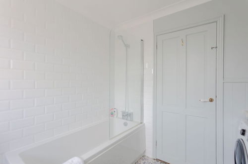 Photo 2 - Newly Refurbished 4 Bedroom House in East London