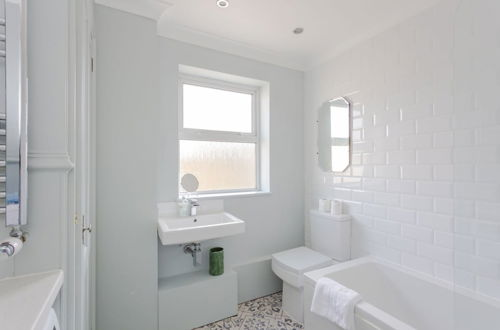 Photo 37 - Newly Refurbished 4 Bedroom House in East London