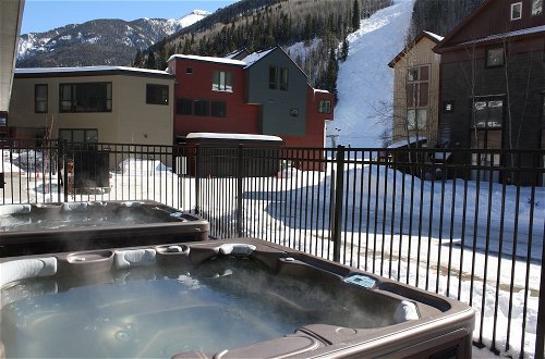 Photo 12 - Cimarron Lodge 20 by Avantstay Ski In/ Ski Out Condo in Ideally Located Complex w/ Hot Tubs