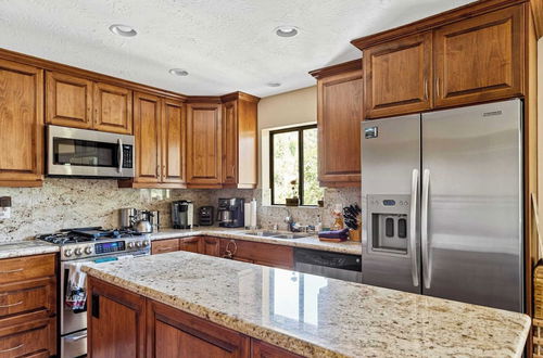 Photo 6 - Sutter Ln by Avantstay Beautifully Remodeled Kitchen,4cabin-chic Bedrooms