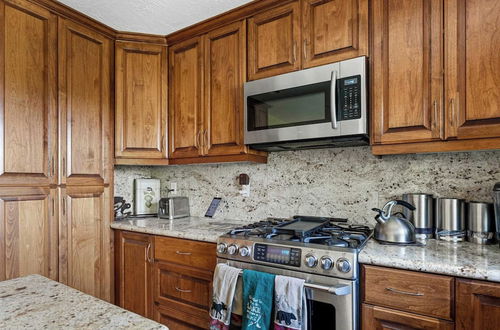 Photo 5 - Sutter Ln by Avantstay Beautifully Remodeled Kitchen,4cabin-chic Bedrooms