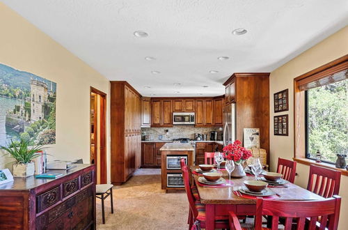 Photo 13 - Sutter Ln by Avantstay Beautifully Remodeled Kitchen,4cabin-chic Bedrooms