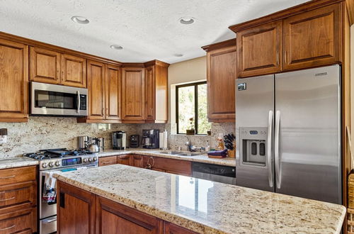 Photo 8 - Sutter Ln by Avantstay Beautifully Remodeled Kitchen,4cabin-chic Bedrooms