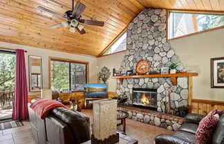 Photo 1 - Sutter Ln by Avantstay Beautifully Remodeled Kitchen,4cabin-chic Bedrooms