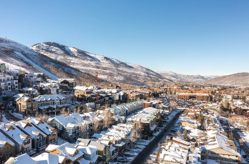 Photo 23 - Murdock by Avantstay Cozy Townhouse w/ Hot Tub Walk To Park City Mountain