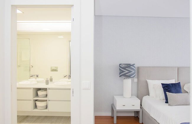 Liiiving-Luxury RiverView Apartment XIII - Photo 6
