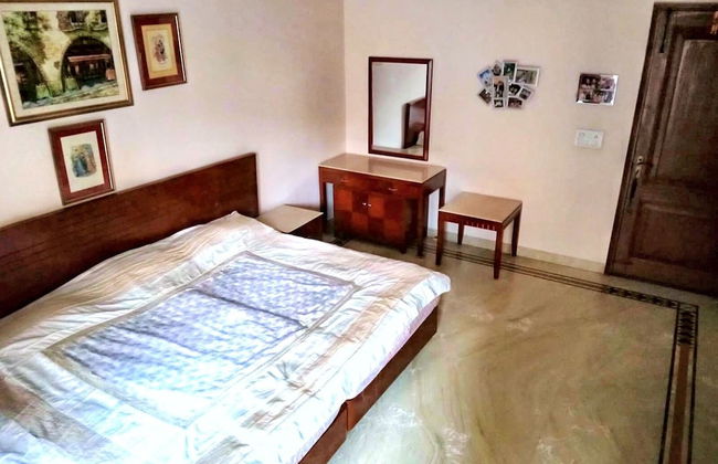 Captivating 2-bed Apartment in New Delhi - Photo 2