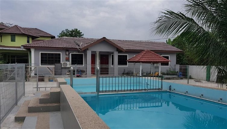 Photo 1 - Mri Homestay Sg Buloh - 2 Br House With Centralised Private Pool