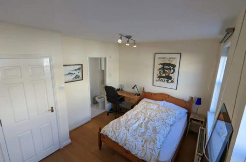 Photo 4 - Cheerful 4 Bedroom Home in the Heart of London