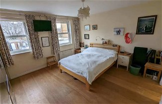 Photo 1 - Cheerful 4 Bedroom Home in the Heart of London