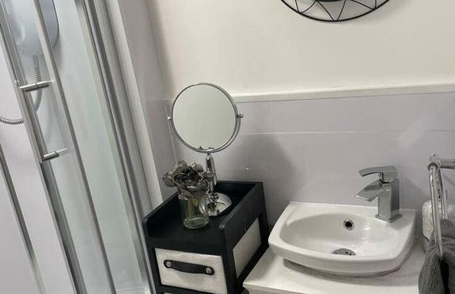 5 Bed House - Sleeps 12 - Pets - Parking - Photo 15