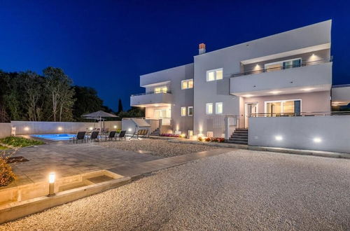 Foto 1 - Villa D - Pula, 3-bedrooms, Sauna, Fitness Room, Billiard, Heated Pool