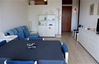 Foto 2 - Modern Two-bedroom Apartment With Seaview Balcony