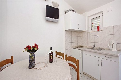 Photo 3 - Comfortable Apartment in Makarska Near to Beach